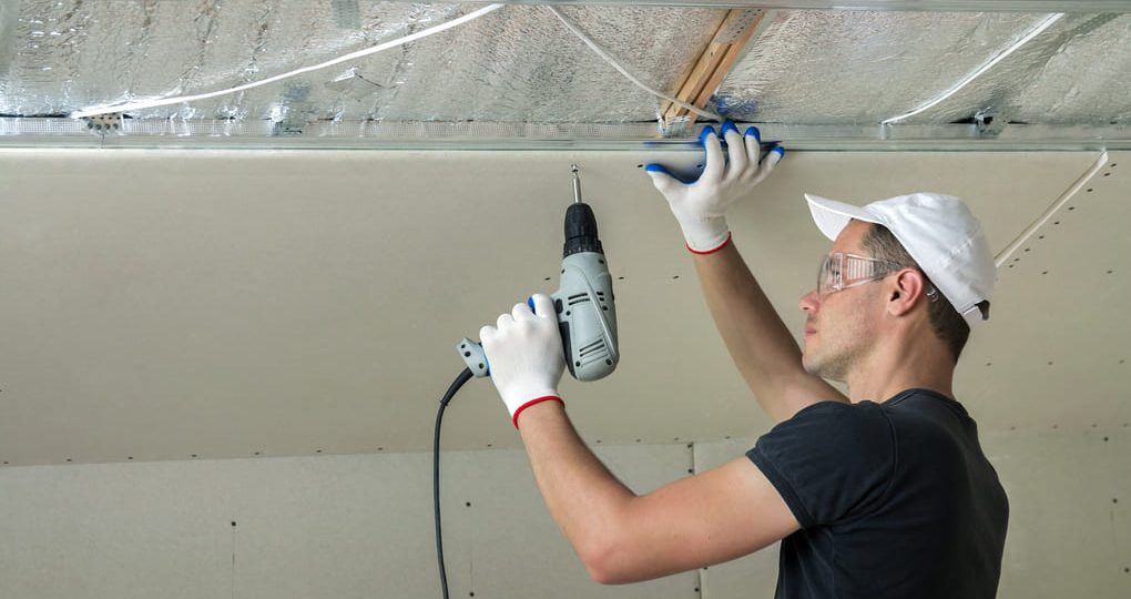 Soluciones prácticas con emparrillados tee para construcciones en Panamá